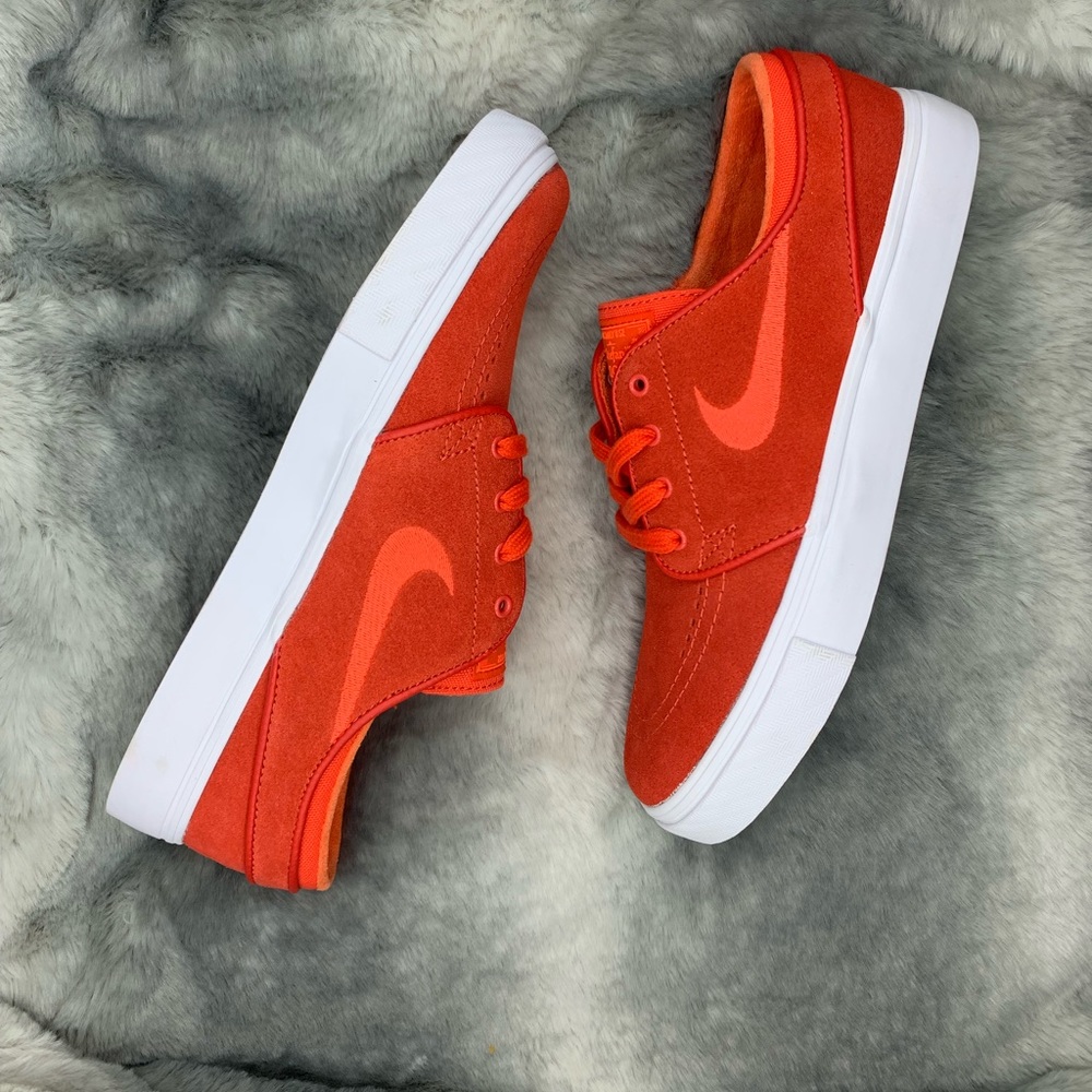 New/ Rare- Nike Janoski’s in (Max Orange)
